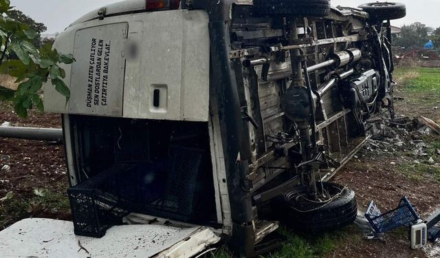 Devrilen kamyonetin sürücüsü hayatını kaybetti