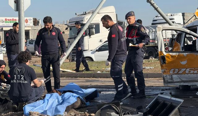 TIR'ın iki araca çarptığı feci kazada acı bilanço: Can kaybı 4'e yükseldi