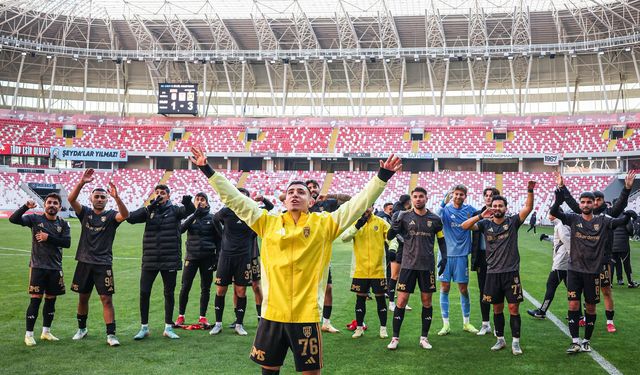 Aliağa FK'da kupa sevinci