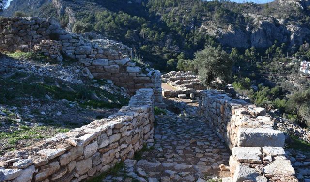 Amos kazılarında Asur Tanrıçası İştar’a ait semboller ortaya çıktı