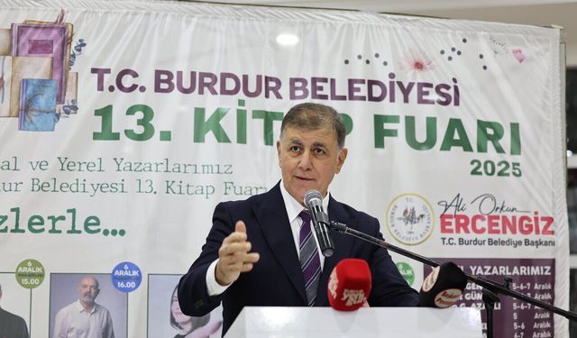 Başkan Tugay'dan Burdur Kitap Fuarı'nda kültürel değişim vurgusu