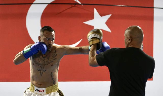 Demir Yumruk Altay üç kemer için ringde