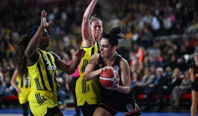 Fenerbahçe Opet’ten tarihi fark: Kupayı 104-77 ile kazandı!