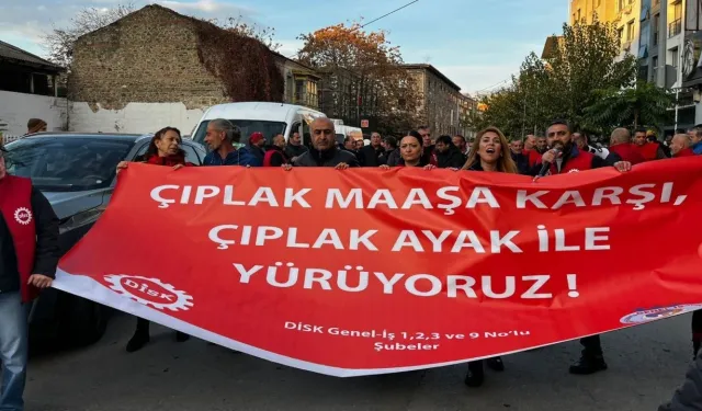 İzmir Büyükşehir’de maaş krizi: İşçiler 'çıplak ayak' eylemde!