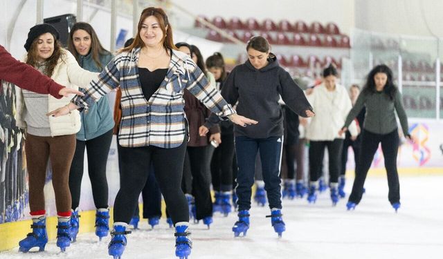 Kültürpark ve Bostanlı'da buz pistleri kuruluyor