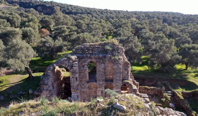 Nysa’da kütüphaneye çıkan 1800 yıllık merdiven gün yüzüne çıkarıldı