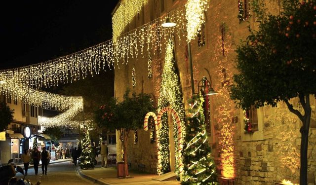 Yılbaşı coşkusu Çeşme sokaklarına taşınıyor