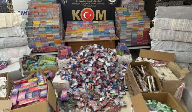 Bir araçtan on binlerce kaçak sigara çıktı: 1 kişi tutuklandı