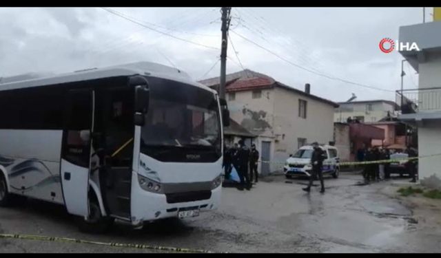 Boşanma aşamasındaki kadın sokak ortasında öldürüldü