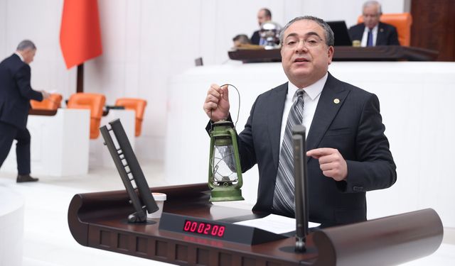 CHP’li Karakoz’dan fenerli protesto: Meclis kürsüsünde adalet arayışı