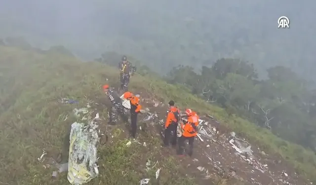 Endonezya’da gözlem uçağı düştü: Kayıp mürettebat aranıyor