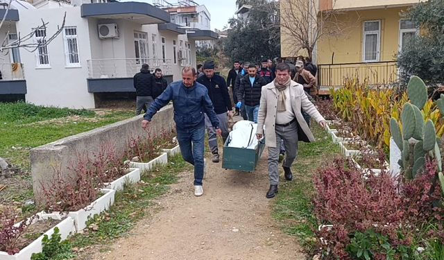 Evinde tabancayla vurulmuş halde ölü bulundu