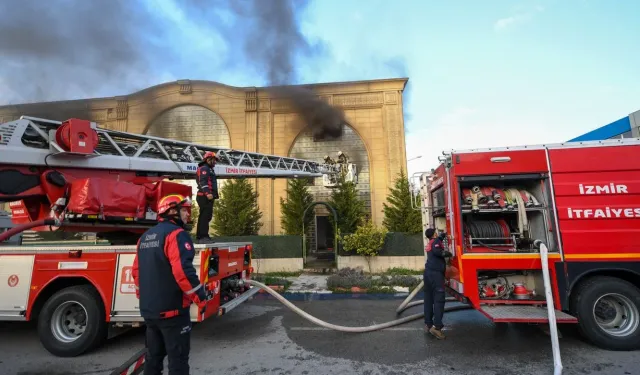 İzmir Menderes'te korkutan fabrika yangını