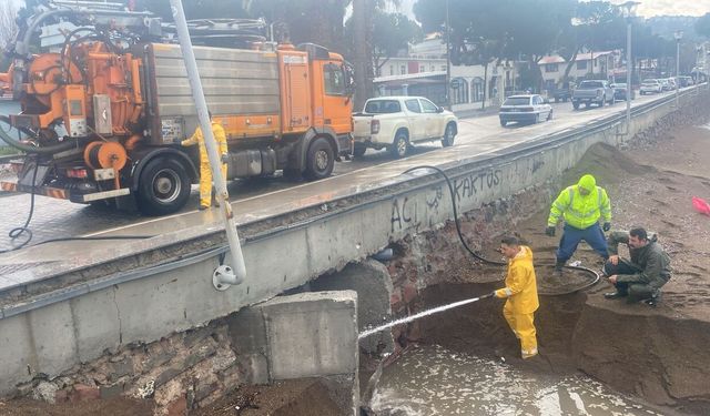 İzmir’de kuvvetli yağış alarmı: Ekiplerden kesintisiz müdahale