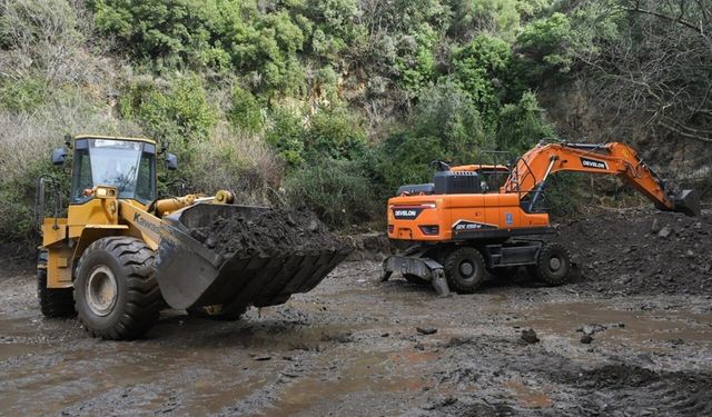 Kuşadası'nda selin yaraları hızla sarılıyor