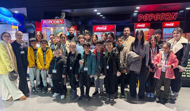 Seferihisarlı çocuklar ilk kez sinema deneyimi yaşadı
