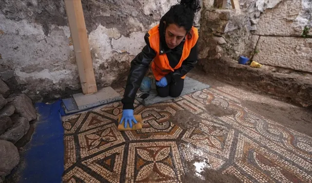 Smyrna’da Süleyman düğümlü mozaik oda gün yüzüne çıktı