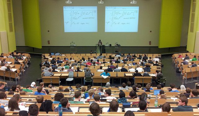 İzmir de pilot il oldu: Üniversitelerde uygulamalı eğitim zorunlu oluyor