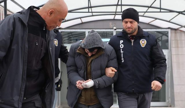 Üvey oğlu tarafından bıçaklanan adam hayatını kaybetti