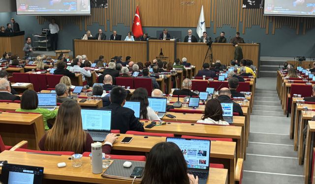 İzmir Büyükşehir Meclisi’nde İZSU borçlanması ve kentsel dönüşüm gündemi