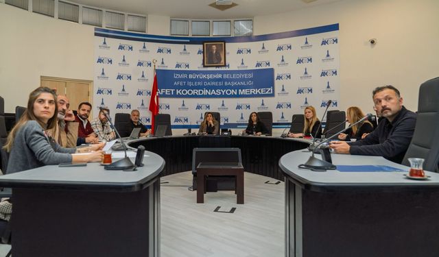 İzmir Büyükşehir Belediyesi’nden turuncu kod alarmı: Kriz masası devrede, tüm birimler sahada