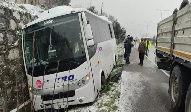 Yol kenarındaki kazazedelere çarpan otobüs can aldı: 1 ölü, 3 yaralı