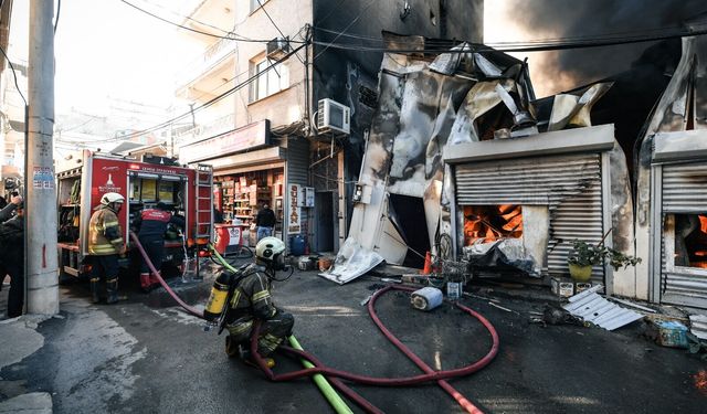 İzmir Buca'da bir işyerinde korkutan yangın