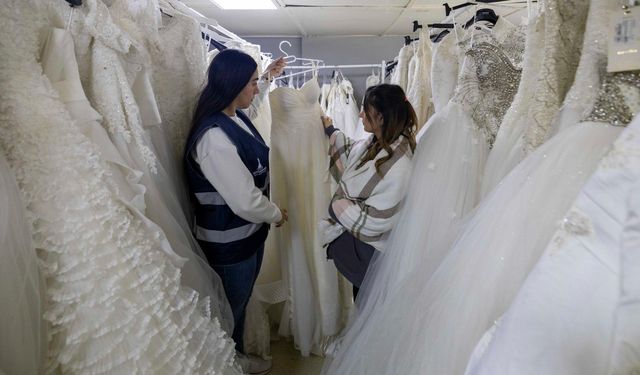 İzmir Büyükşehir Belediyesi ücretsiz gelinlik imkanı sağlıyor