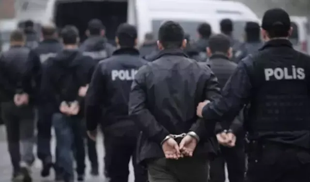 İzmir’de FETÖ operasyonu: 9 şüpheli gözaltına alındı