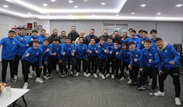 Aliağa Helvacı Spor U-18 Takımı İzmir Şampiyonu oldu
