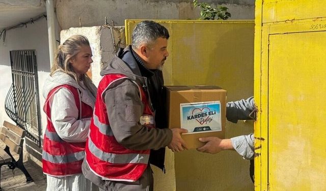 Efeler’de "Kardeş Eli" sofralara umut taşıyor