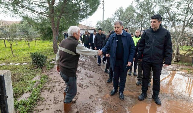 Başkan Tugay, Seferihisar’da sel mağdurlarıyla buluştu