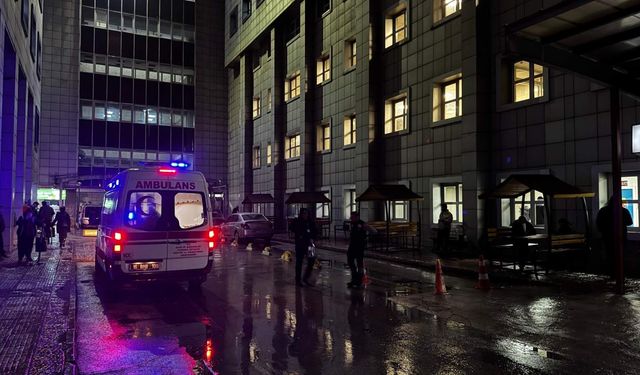 Bıçaklı kavgada 3 yerinden yaralanan kişi hayatını kaybetti