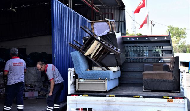 Bornova'da "Askıda Eşya Kampanyası" ile ihtiyaçlar karşılanıyor