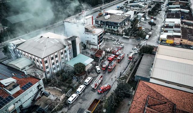 Bornova’da fabrika yangını: 45 dakikada kontrol altına alındı