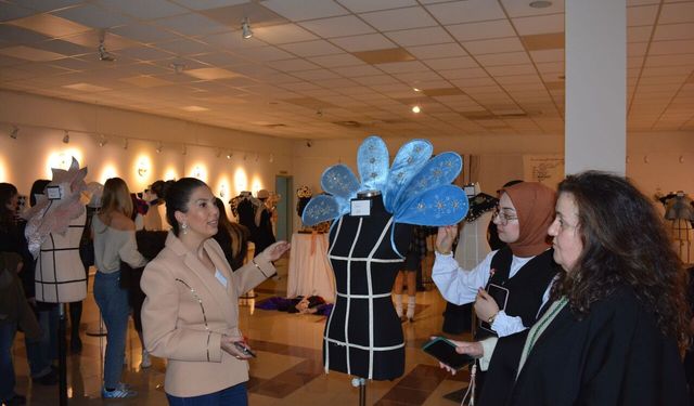 Ege Üniversitesi'nde tekstil atıkları sanata dönüştü