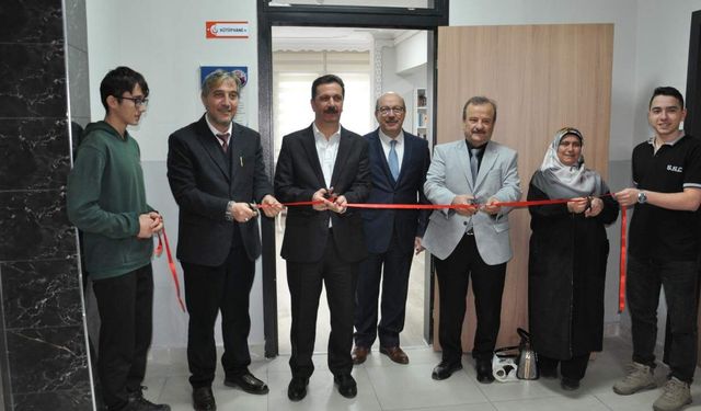 Emekli kütüphaneciden eğitime anlamlı katkı