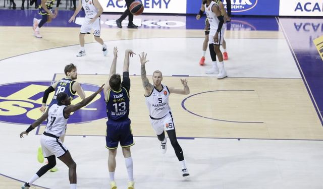 Sarı-lacivertliler 8’de 8 yaptı! Lider Fenerbahçe Beko’dan nefes kesen galibiyet