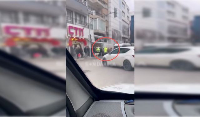 İzmir Buca'da feci kaza! Otomobil giyim mağazasına daldı