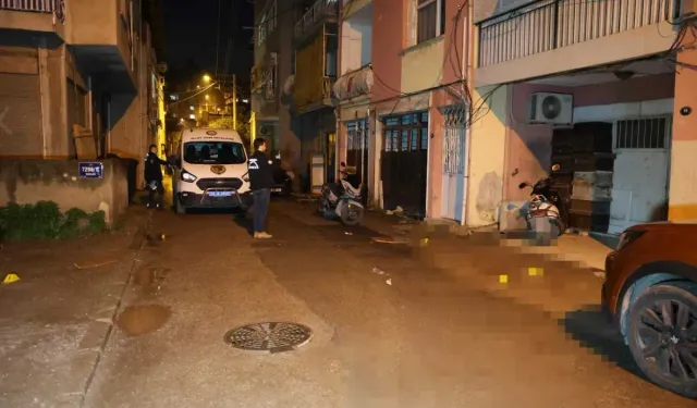 İzmir'de yol verme tartışması bıçaklı kavgaya dönüştü: 1'i ağır 7 yaralı