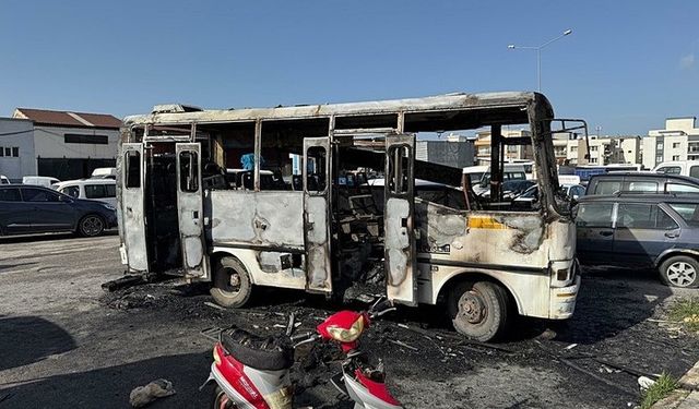 İzmir’de hurda otobüste yangın: 16 yaşındaki çocuk yanarak can verdi