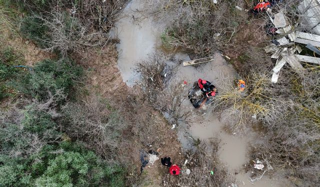 İzmir’de selde hayatını kaybeden kardeşlerin bulunduğu araçtan kaçan şüpheli aranıyor!