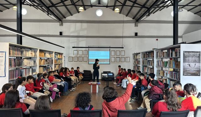 İzmirli çocuklar kitapla büyüyor: Yaratıcı Okuma Atölyesi başladı