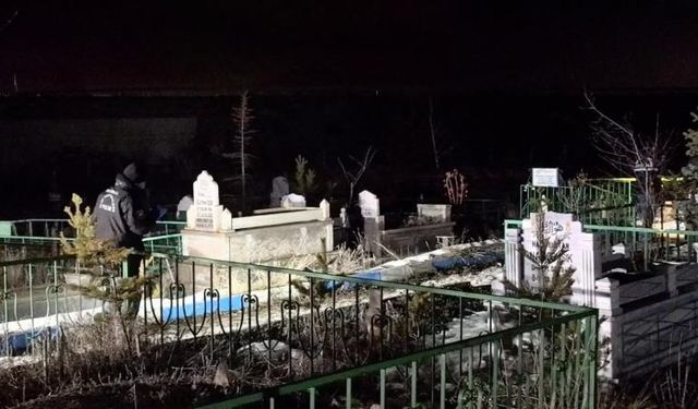 Mezarlıkt şok! Poşet içinden cenin çıktı, soruşturma başlatıldı