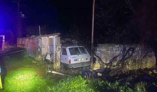 İzmir Ödemiş'te kayganlaşan yolda feci son: Duvara çarpan otomobildeki kişi öldü