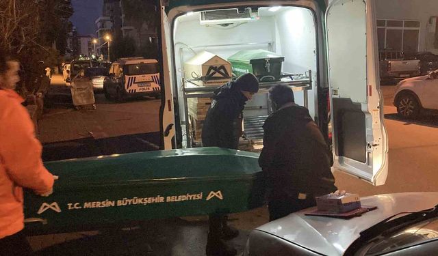 Kavga ihbarına giden polis 24 yaşındaki genci banyoda ölü buldu