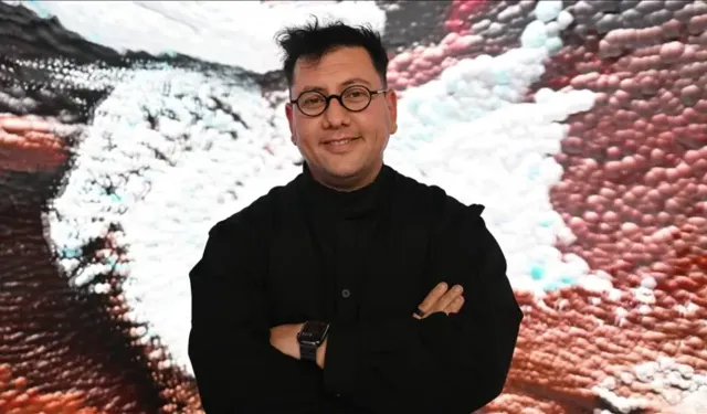 Refik Anadol’dan Dataland açıklaması: Yapay zeka düşünen bir fırça gibi