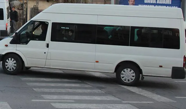 Servis aracının çarptığı ilkokul öğrencisi yaşamını yitirdi