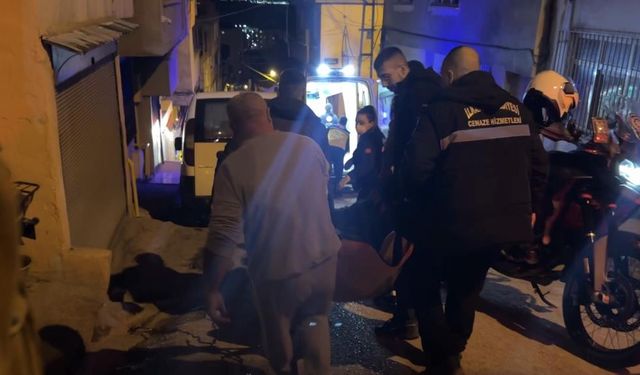 Silah sesleri mahalleliyi sokağa döktü: Genç hastaneye kaldırıldı!