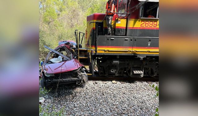 ABD’nin Mississippi eyaletinde tren ile minibüsün çarpıştığı kazada 5 kişi öldü